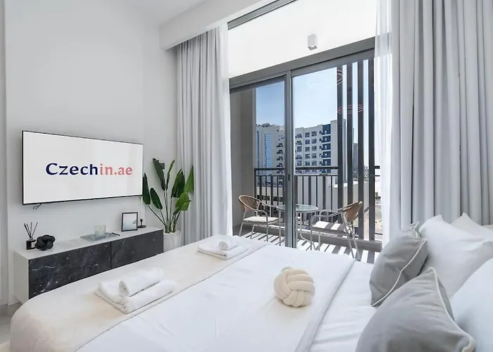Top Location And Work And Chill Near Miracle Garden